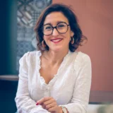 Sophie Briand, fondatrice de Des Plans sur la Comète, cuisiniste et architecte d'intérieur rue Saint-Hélier à Rennes.